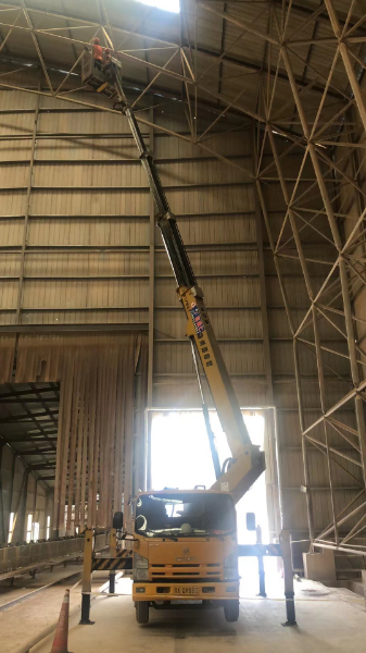 24米高空作业车葛洲坝水泥厂设备检修施工现场